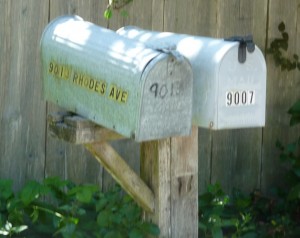 Rhodes Ave. Mailbox